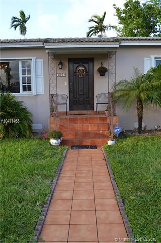 695 E 31st St, Hialeah, FL 33013 photo 1
