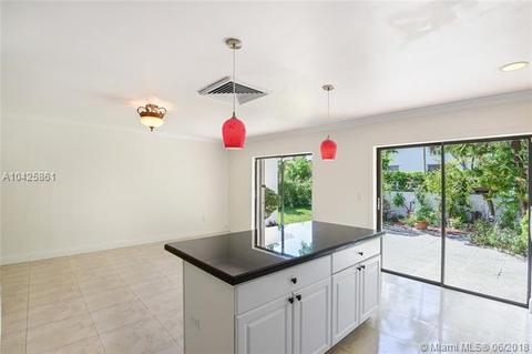 9064 Carlyle Ave, Surfside, FL 33154 photo 5
