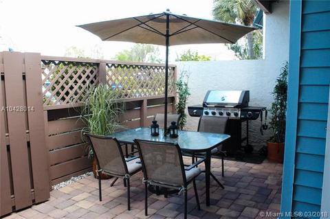 4826 S Hemingway Cir, Margate, FL 33063 photo 4