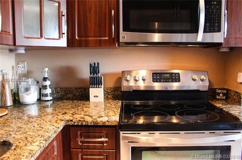 4826 S Hemingway Cir, Margate, FL 33063 photo 8
