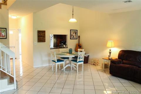 110 E Hemingway Cir, Margate, FL 33063 photo 10