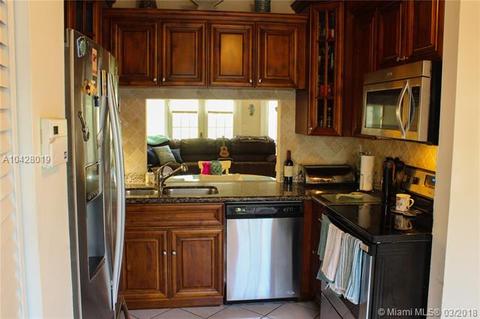 110 E Hemingway Cir, Margate, FL 33063 photo 6