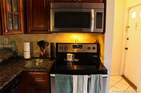 110 E Hemingway Cir, Margate, FL 33063 photo 8