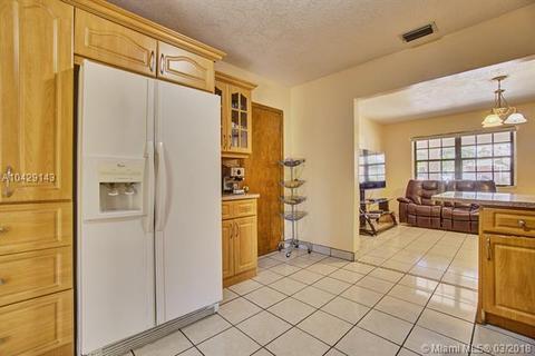 22 E 58th St, Hialeah, FL 33013 photo 4