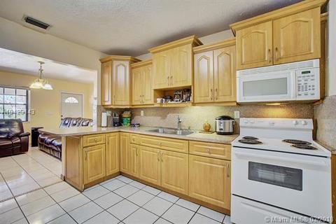 22 E 58th St, Hialeah, FL 33013 photo 1