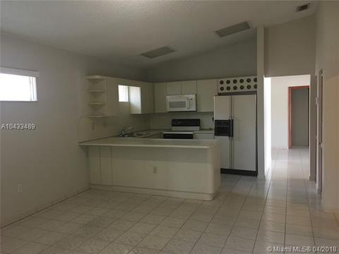 205 E 52nd St, Hialeah, FL 33013 photo 2