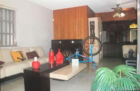 551 E 38th St, Hialeah, FL 33013 photo 2