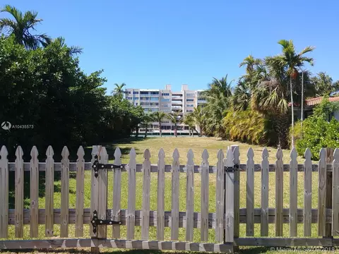 9480 Bay Dr, Surfside, FL 33154 photo 2
