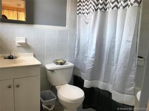 685 E 35th St, Hialeah, FL 33013 photo 4