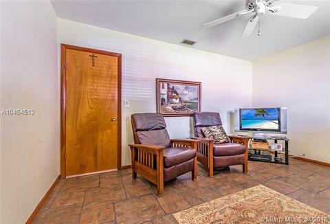 6361 Pent Pl, Miami Lakes, FL 33014 photo 20