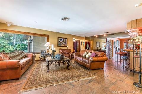 6361 Pent Pl, Miami Lakes, FL 33014 photo 4