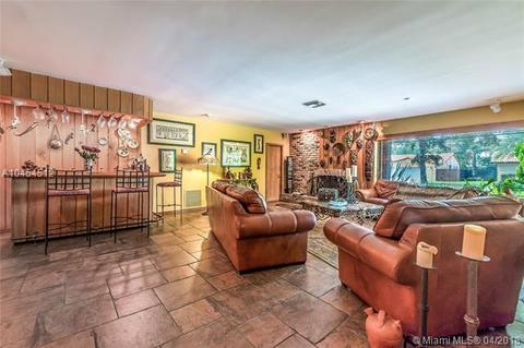 6361 Pent Pl, Miami Lakes, FL 33014 photo 5