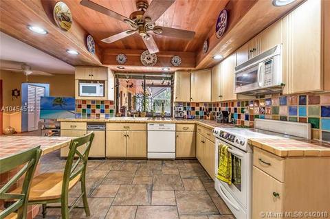 6361 Pent Pl, Miami Lakes, FL 33014 photo 9