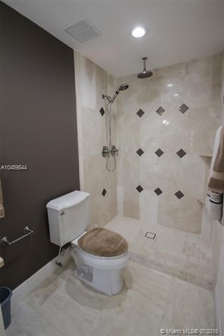 Undisclosed, Hialeah, FL 33015 photo 10