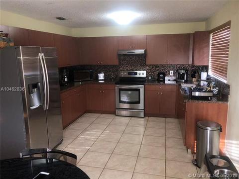 445 SE 4 Ave, Hialeah, FL 33010 photo 2