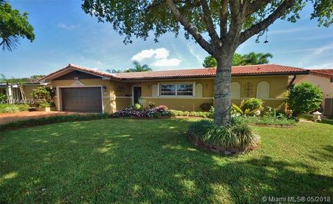 7343 Loch Ness Dr, Miami Lakes, FL 33014 photo 1