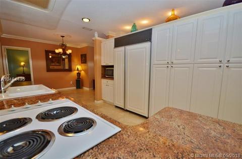 7343 Loch Ness Dr, Miami Lakes, FL 33014 photo 20