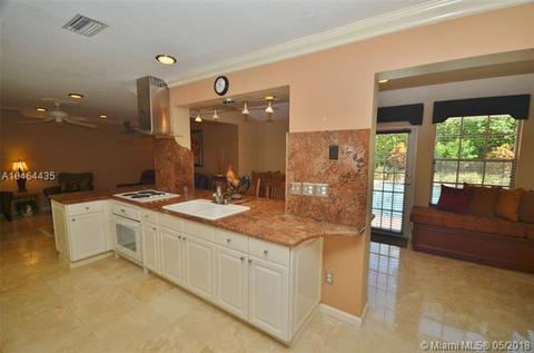 7343 Loch Ness Dr, Miami Lakes, FL 33014 photo 27