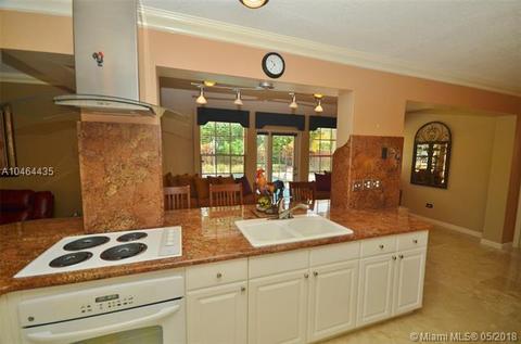 7343 Loch Ness Dr, Miami Lakes, FL 33014 photo 15