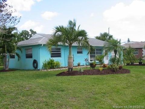 1933 SE Washington St, Stuart, FL 34997 photo 1
