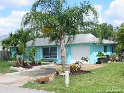 1933 SE Washington St, Stuart, FL 34997 photo 2