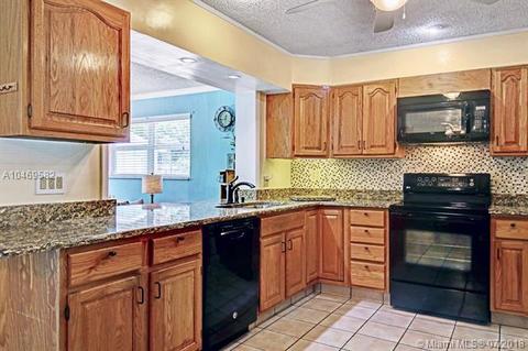 824 SE Stypmann Blvd, Stuart, FL 34994 photo 2