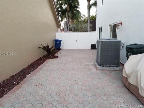 Undisclosed, Hialeah, FL 33015 photo 12
