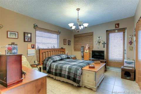 444 E 46th St, Hialeah, FL 33013 photo 7