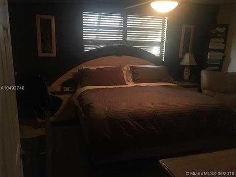 1321 E Golfview Dr, Pembroke Pines, FL 33026 photo 18