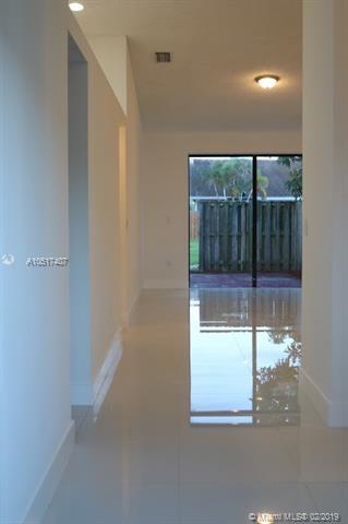 Undisclosed, Hialeah, FL 33015 photo 3