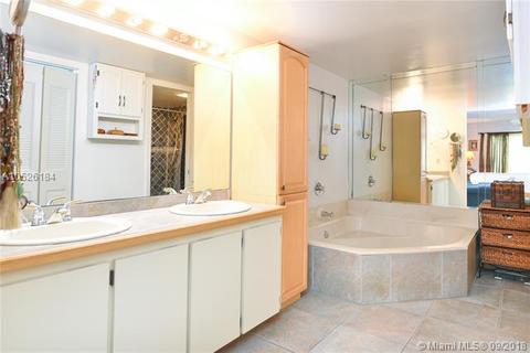 19700 E Lake Dr, Hialeah, FL 33015 photo 12