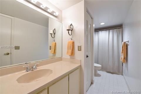 19700 E Lake Dr, Hialeah, FL 33015 photo 10