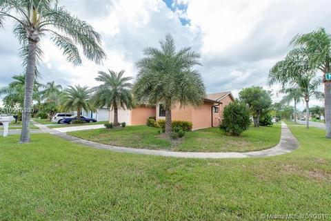 9223 NW 53rd St, Sunrise, FL 33351 photo 2
