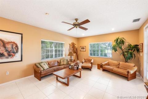 15650 NW 83rd Pl, Miami Lakes, FL 33016 photo 6