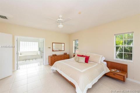15650 NW 83rd Pl, Miami Lakes, FL 33016 photo 8