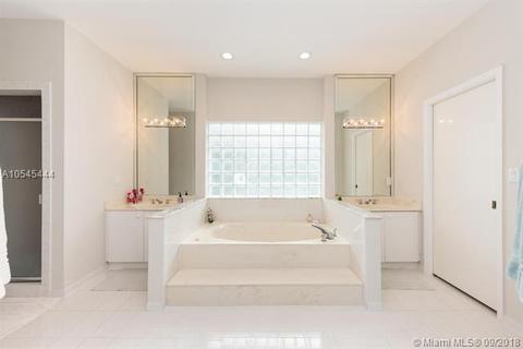 15650 NW 83rd Pl, Miami Lakes, FL 33016 photo 7