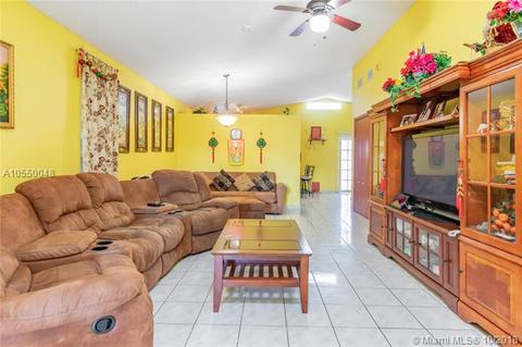 2789 W 68th Pl, Hialeah, FL 33016 photo 9