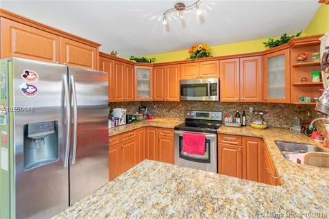 2789 W 68th Pl, Hialeah, FL 33016 photo 1