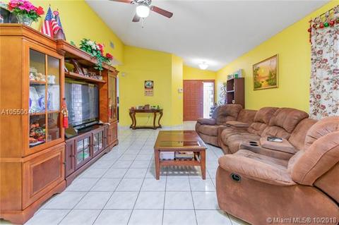 2789 W 68th Pl, Hialeah, FL 33016 photo 11