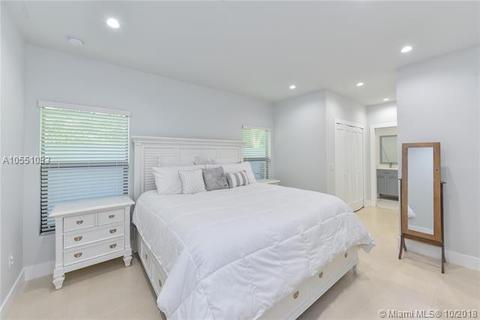 911 E 12th Pl, Hialeah, FL 33010 photo 11