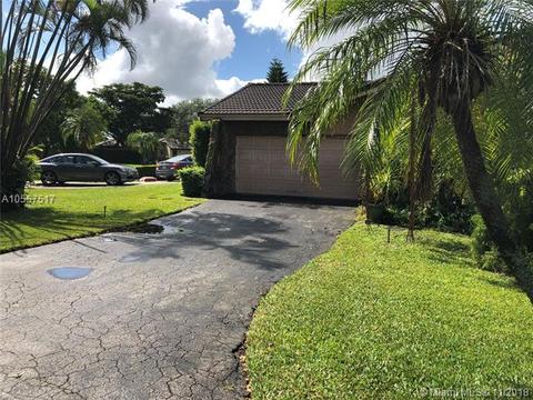 7601 Halmstad Dr, Hialeah, FL 33015 photo 2