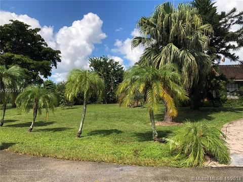 7601 Halmstad Dr, Hialeah, FL 33015 photo 5