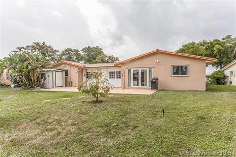 14601 Sabal Dr, Miami Lakes, FL 33014 photo 4