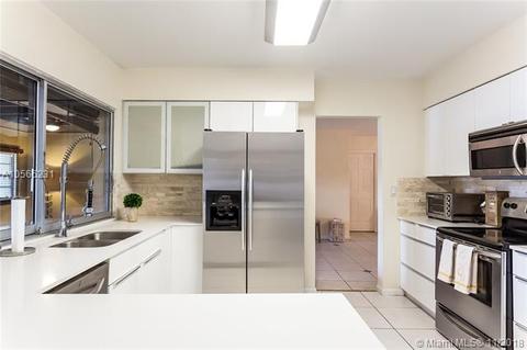 14601 Sabal Dr, Miami Lakes, FL 33014 photo 9