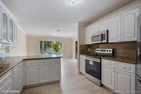 7401 Coldstream Dr, Hialeah, FL 33015 photo 6