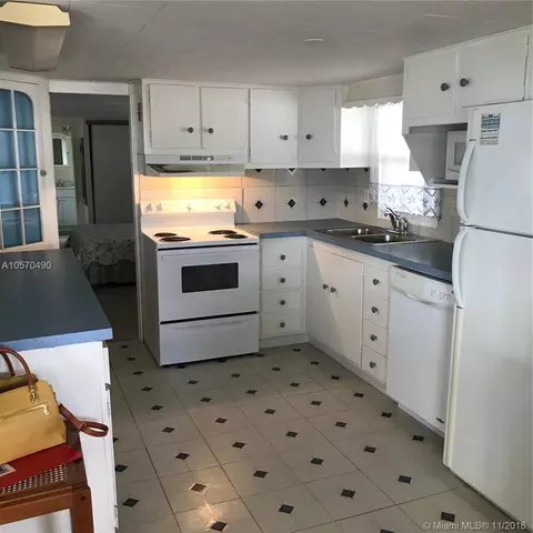 8564 SW 16th St, Davie, FL 33324 photo 3