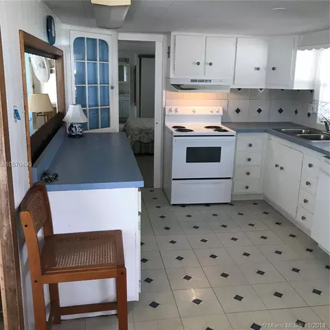8564 SW 16th St, Davie, FL 33324 photo 4