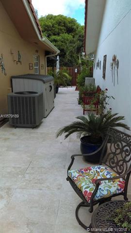 Undisclosed, Miami, FL 33193 photo 12