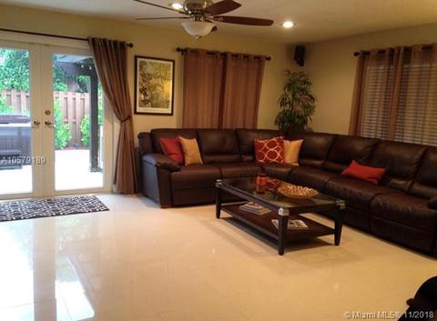 Undisclosed, Miami, FL 33193 photo 9