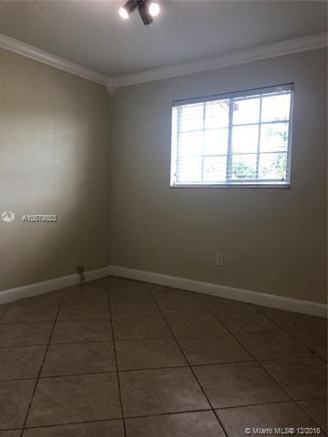 770 W 74th Pl, Hialeah, FL 33014 photo 9